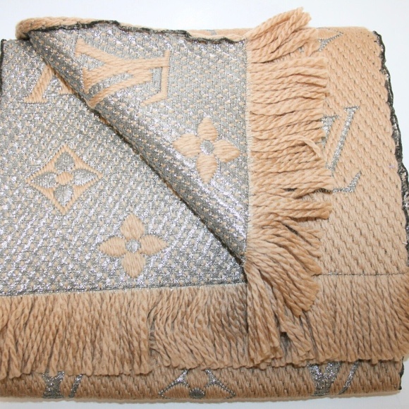 Louis Vuitton LV Monogram Logomania Shine Beige Scarf - Picture 3 of 5